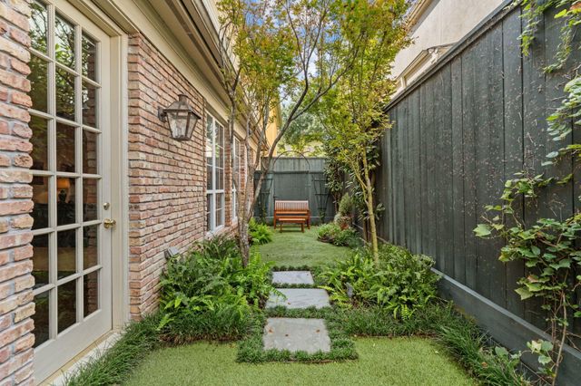 3 Homewood Row Lane, Houston, TX 77056