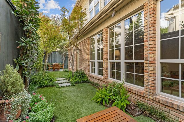3 Homewood Row Lane, Houston, TX 77056