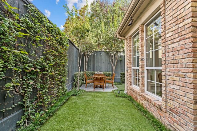 3 Homewood Row Lane, Houston, TX 77056