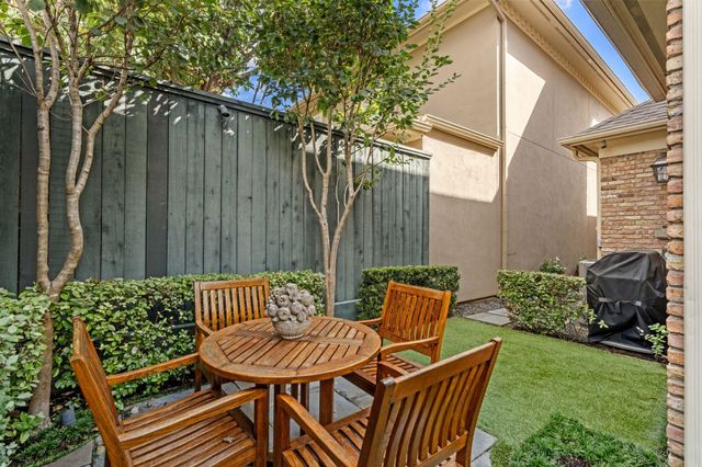 3 Homewood Row Lane, Houston, TX 77056
