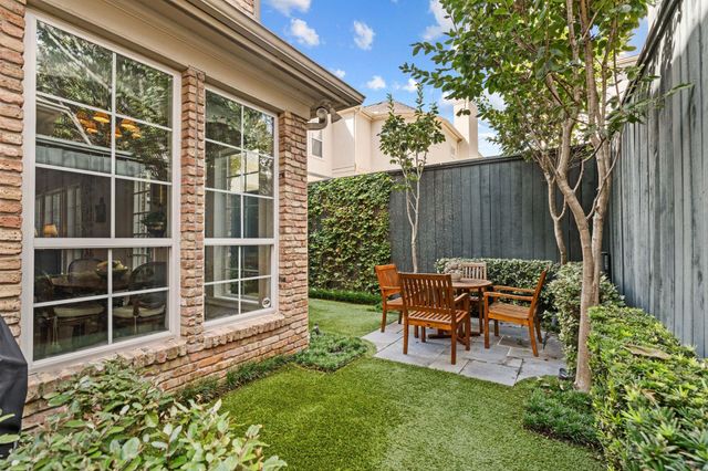 3 Homewood Row Lane, Houston, TX 77056