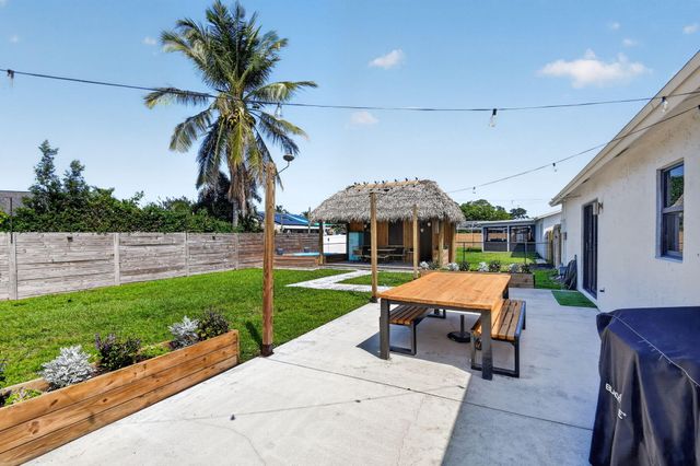 4911 Neros Drive, Greenacres, FL 33463