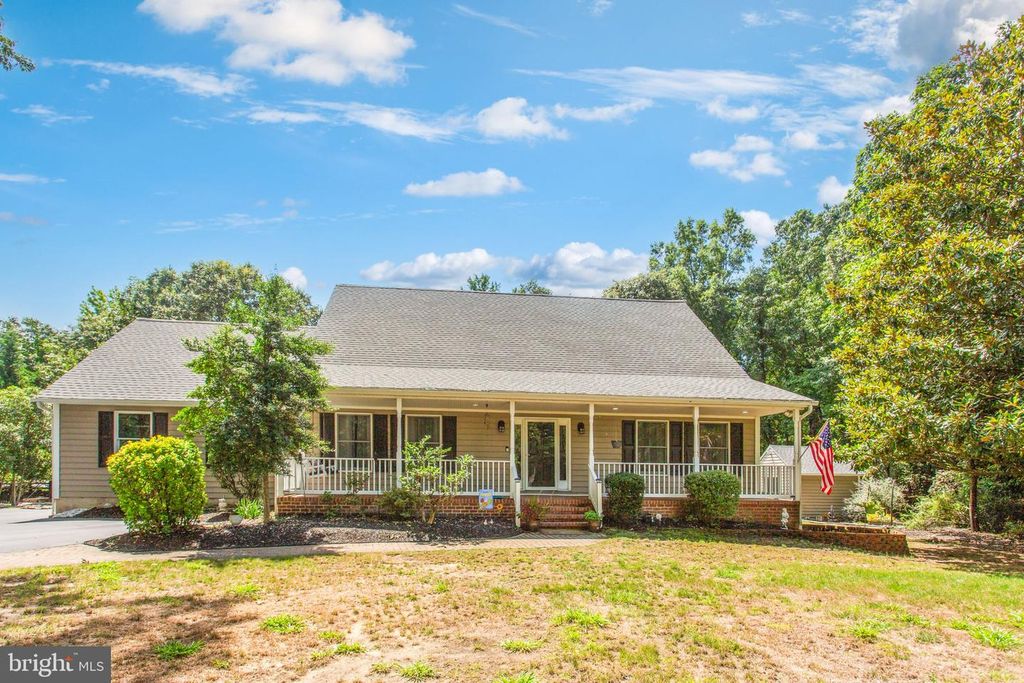 8359 FOREST GLEN DR, Pasadena, MD 21122