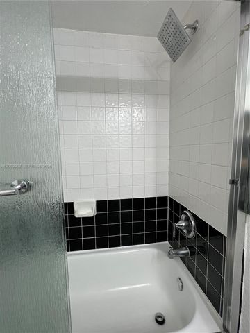 1432 S Lakeside Drive 5, Lake Worth, FL 33460
