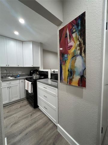 1432 S Lakeside Drive 5, Lake Worth, FL 33460