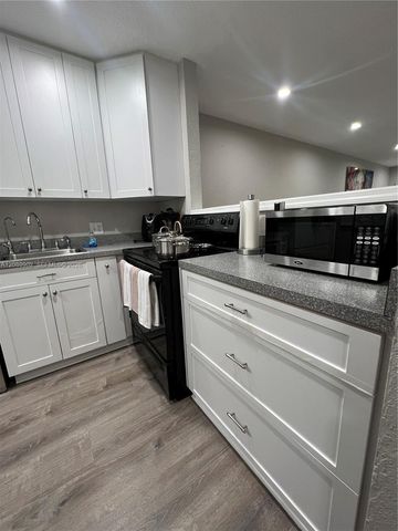 1432 S Lakeside Drive 5, Lake Worth, FL 33460