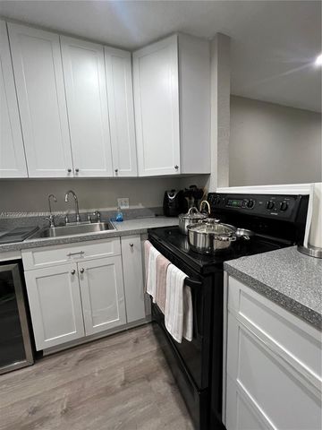 1432 S Lakeside Drive 5, Lake Worth, FL 33460