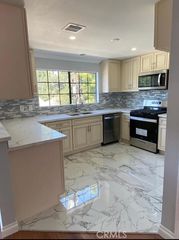 21217 De La Guerra C, Woodland Hills, CA 91316