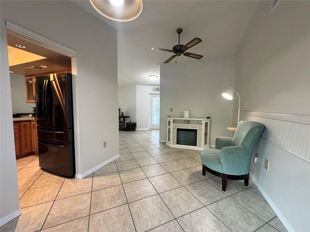 Image 11 of property listing at 4811 79TH AVENUE PLAZA E, Sarasota, FL 34243