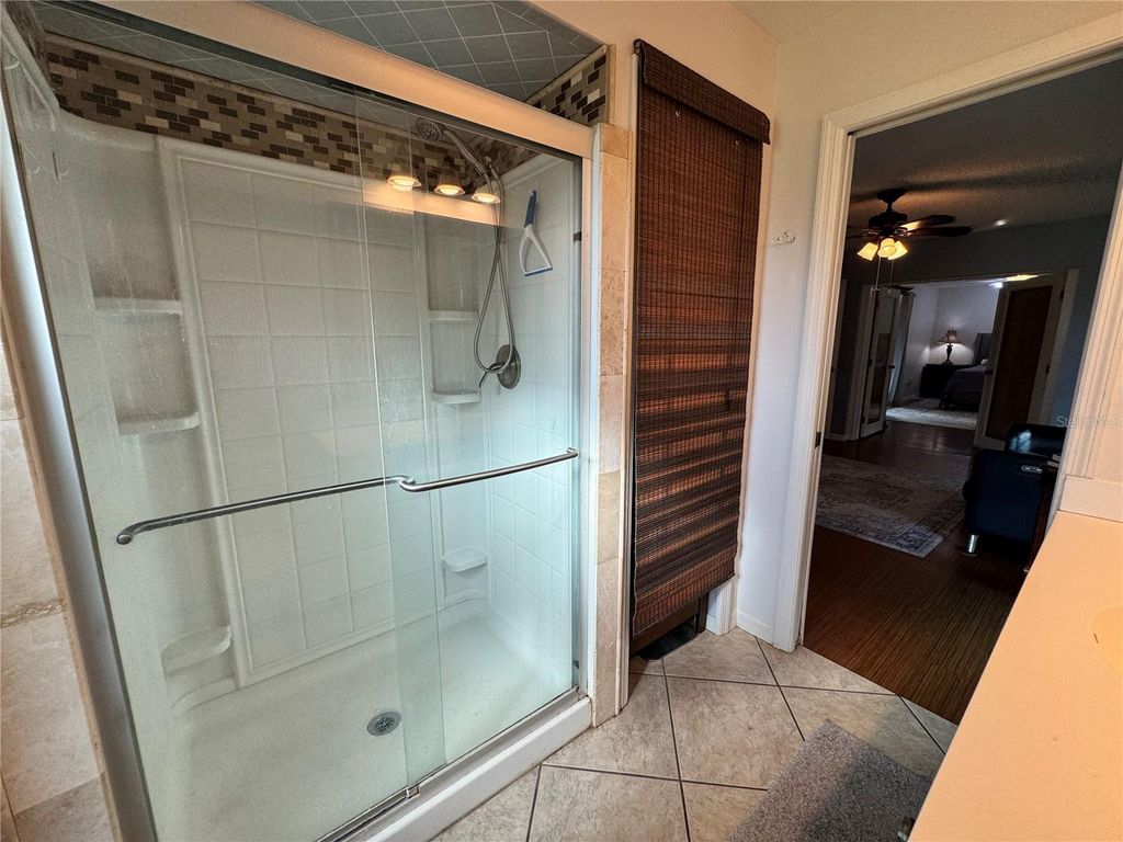 Image 17 of property listing at 4811 79TH AVENUE PLAZA E, Sarasota, FL 34243