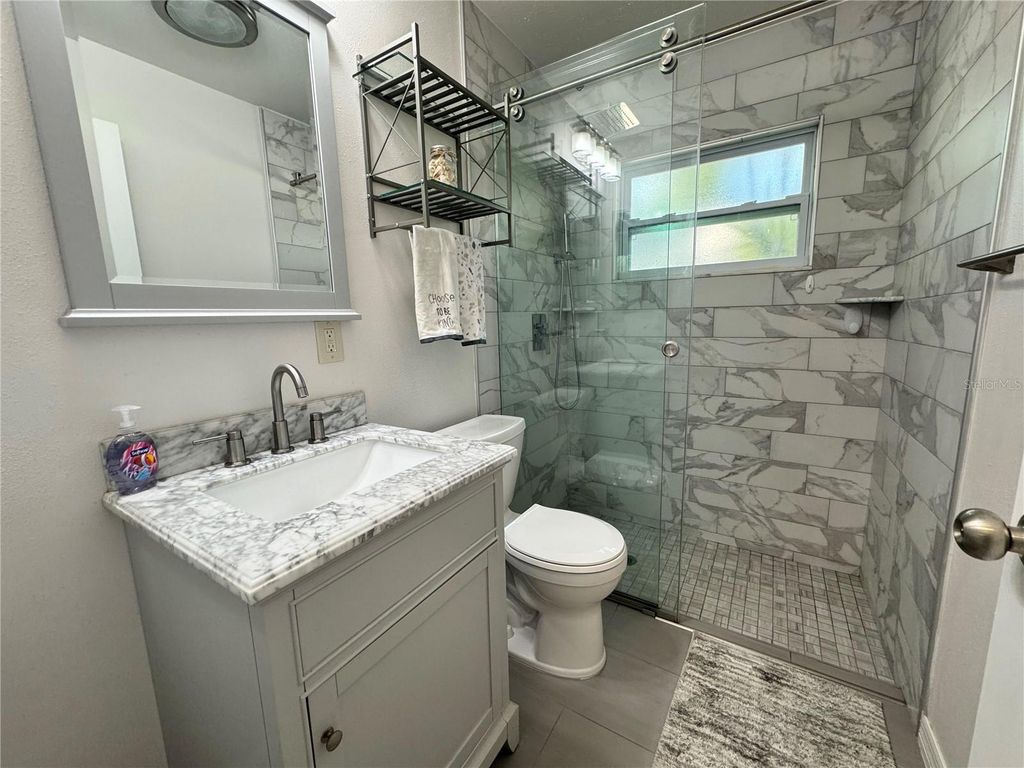 Image 20 of property listing at 4811 79TH AVENUE PLAZA E, Sarasota, FL 34243