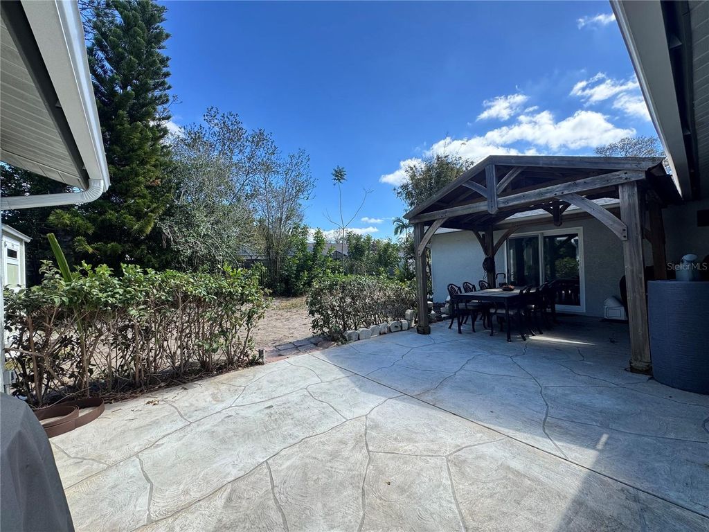 Image 25 of property listing at 4811 79TH AVENUE PLAZA E, Sarasota, FL 34243