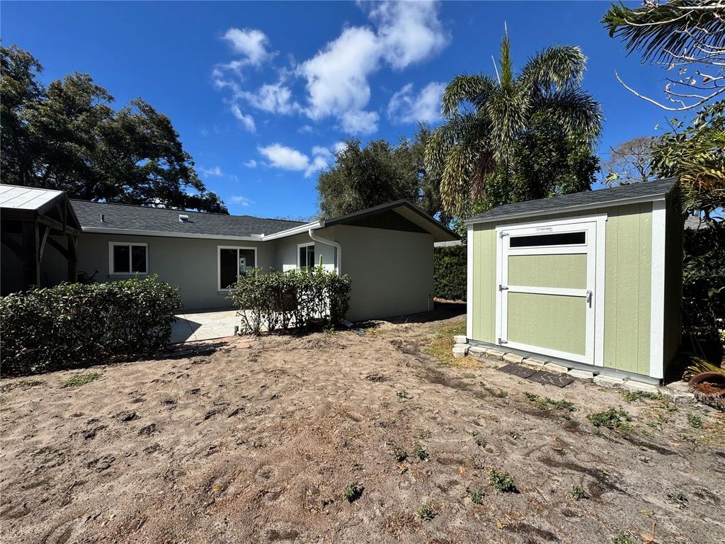 Image 26 of property listing at 4811 79TH AVENUE PLAZA E, Sarasota, FL 34243