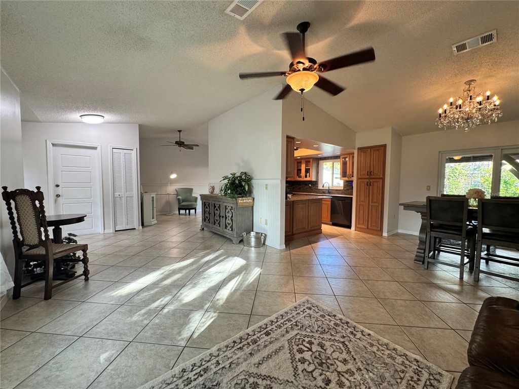 Image 5 of property listing at 4811 79TH AVENUE PLAZA E, Sarasota, FL 34243