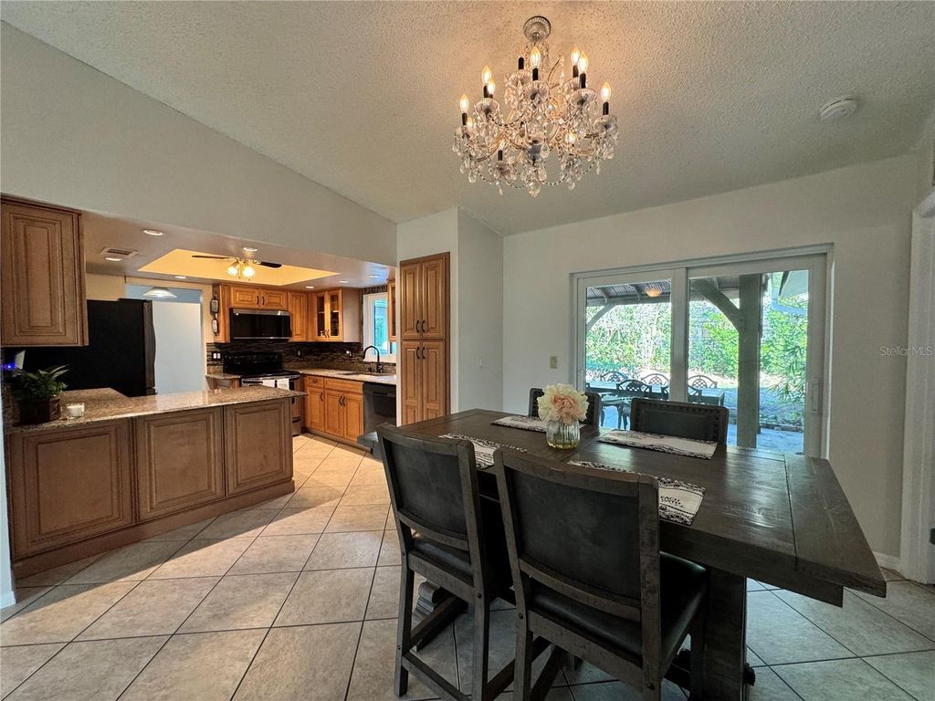 Image 6 of property listing at 4811 79TH AVENUE PLAZA E, Sarasota, FL 34243