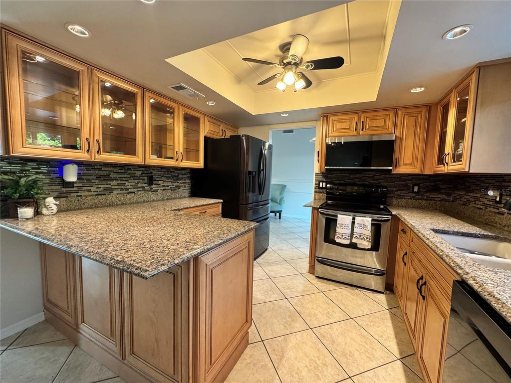 Image 8 of property listing at 4811 79TH AVENUE PLAZA E, Sarasota, FL 34243