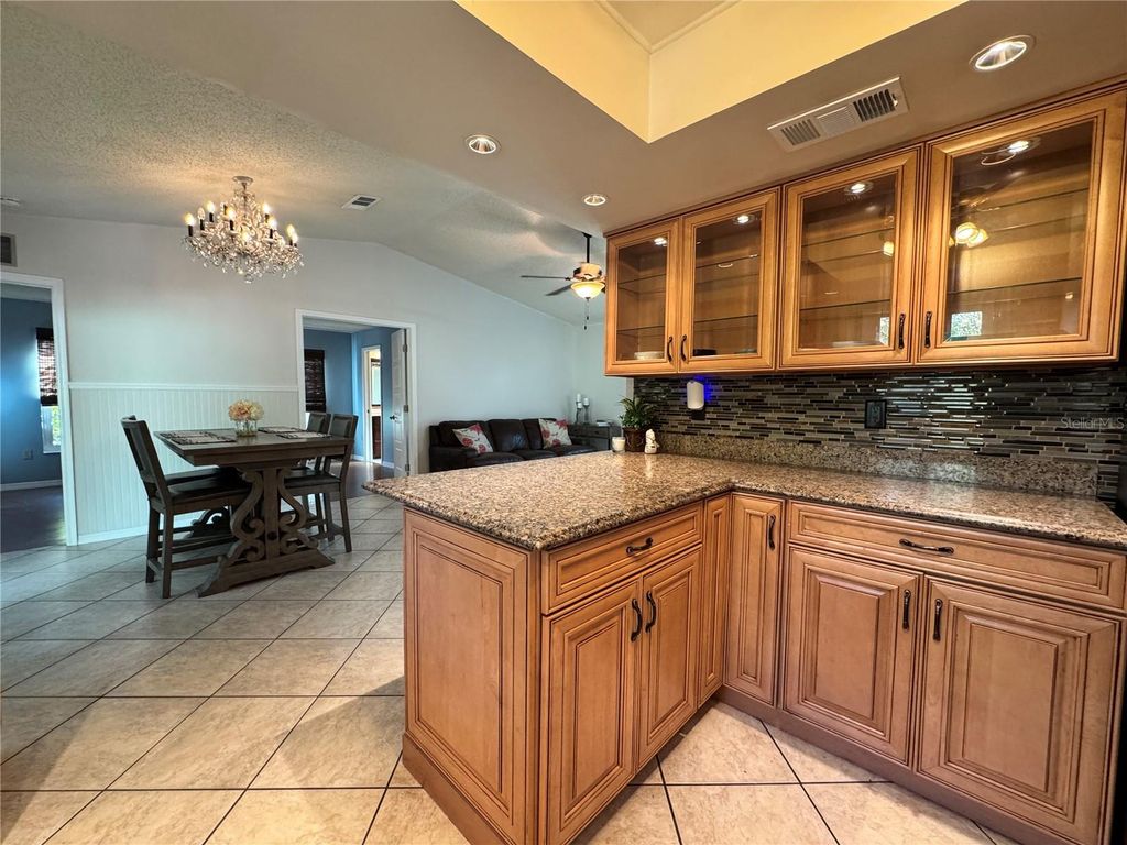 Image 9 of property listing at 4811 79TH AVENUE PLAZA E, Sarasota, FL 34243