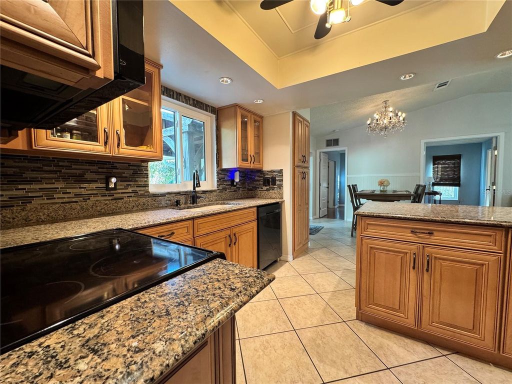 Image 10 of property listing at 4811 79TH AVENUE PLAZA E, Sarasota, FL 34243