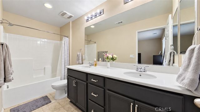 14671 Sherman Way, Van Nuys, CA 91405