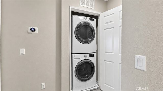 14671 Sherman Way, Van Nuys, CA 91405