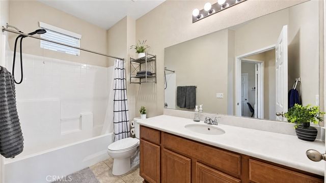14671 Sherman Way, Van Nuys, CA 91405