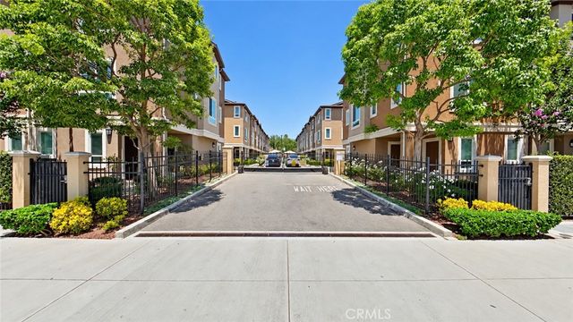 14671 Sherman Way, Van Nuys, CA 91405