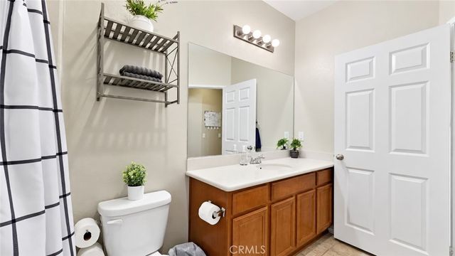14671 Sherman Way, Van Nuys, CA 91405
