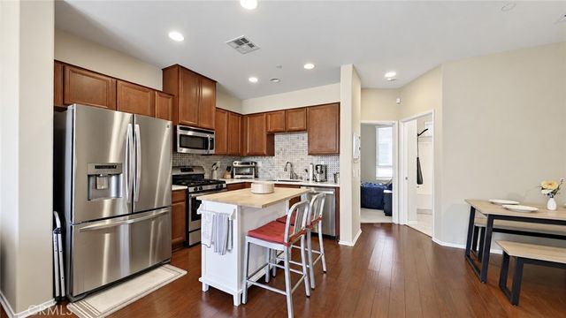 14671 Sherman Way, Van Nuys, CA 91405