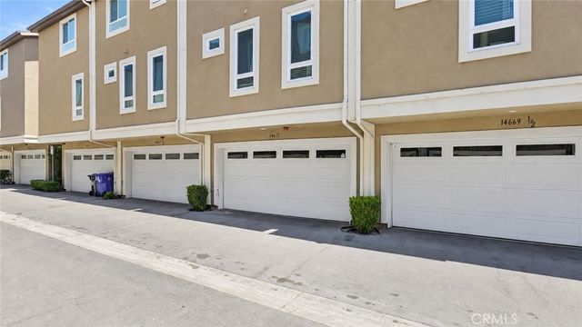 14671 Sherman Way, Van Nuys, CA 91405