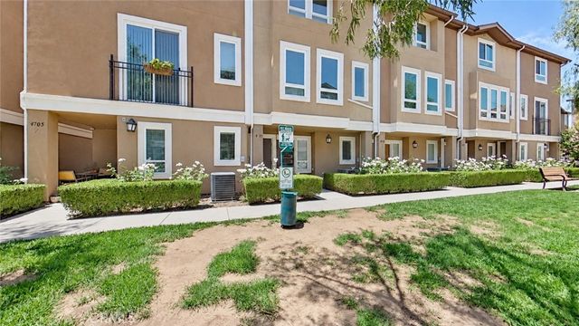 14671 Sherman Way, Van Nuys, CA 91405