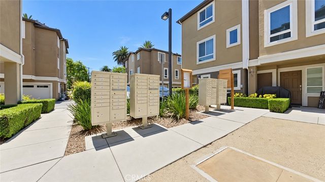 14671 Sherman Way, Van Nuys, CA 91405