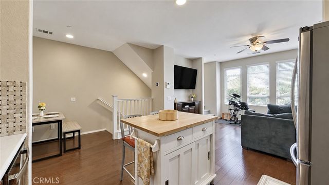 14671 Sherman Way, Van Nuys, CA 91405
