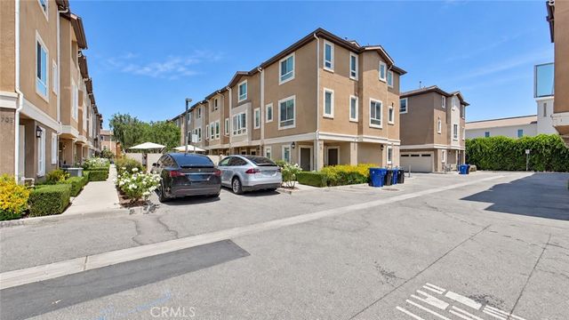 14671 Sherman Way, Van Nuys, CA 91405