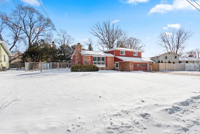 3263 S CLAY STREET, Green Bay, WI 54301