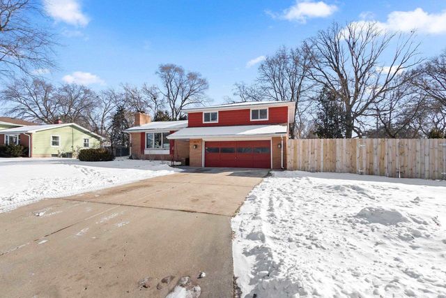 3263 S CLAY STREET, Green Bay, WI 54301