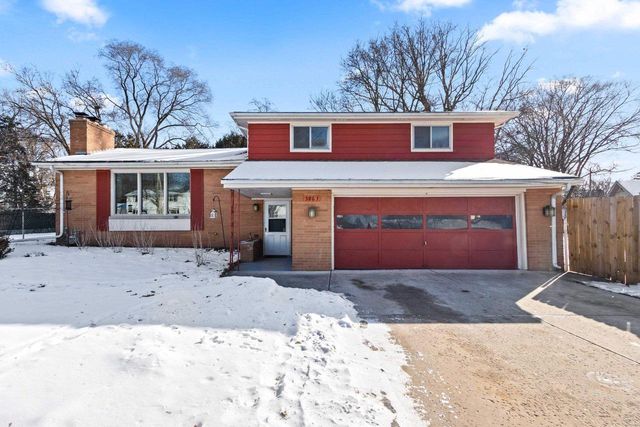 3263 S CLAY STREET, Green Bay, WI 54301
