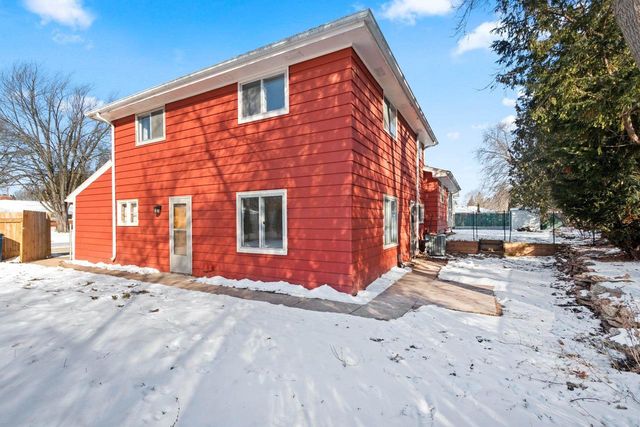 3263 S CLAY STREET, Green Bay, WI 54301