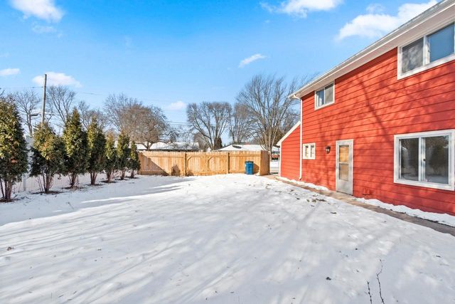 3263 S CLAY STREET, Green Bay, WI 54301