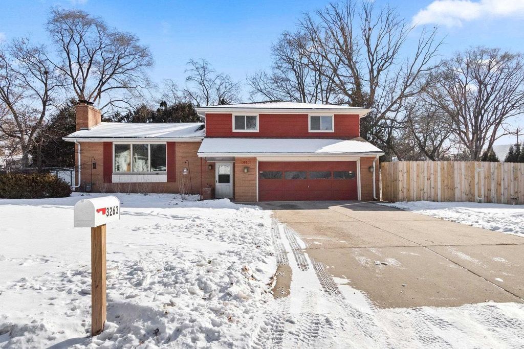 3263 S CLAY STREET, Green Bay, WI 54301
