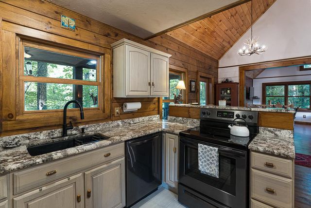 399 Vineyard Creek Way, Murphy, NC 28906