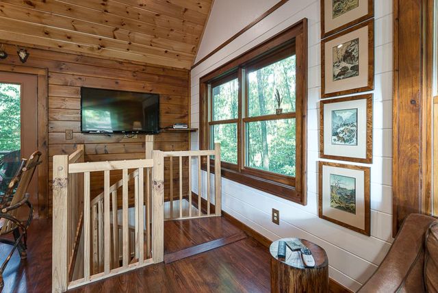 399 Vineyard Creek Way, Murphy, NC 28906