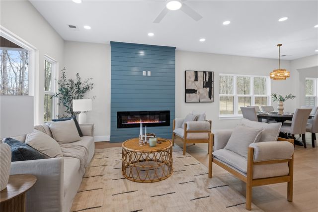 322 Oconee Avenue, Westminster, SC 29693