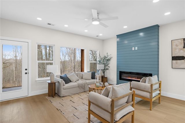 322 Oconee Avenue, Westminster, SC 29693