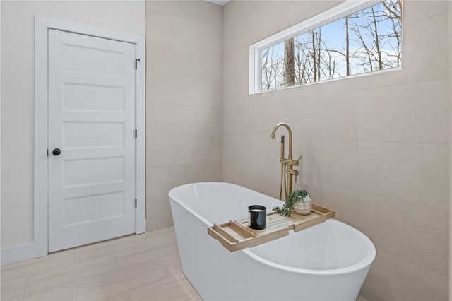 322 Oconee Avenue, Westminster, SC 29693