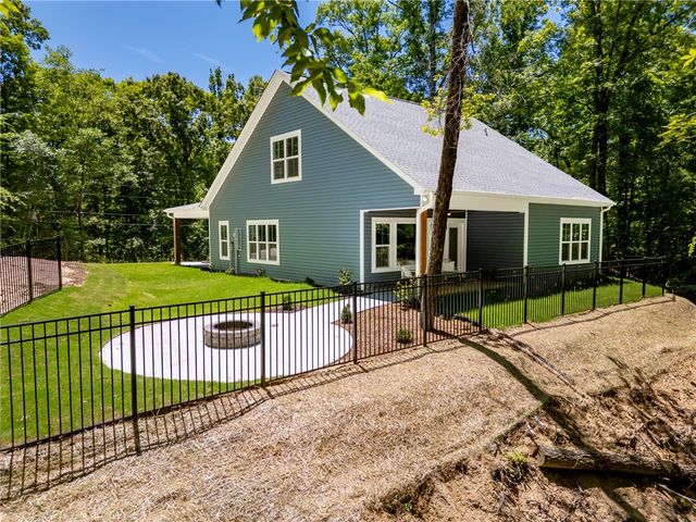 322 Oconee Avenue, Westminster, SC 29693