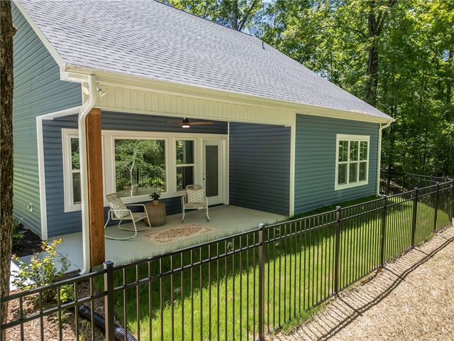 322 Oconee Avenue, Westminster, SC 29693