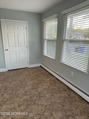 19 Niagara Drive, Toms River, NJ 08753