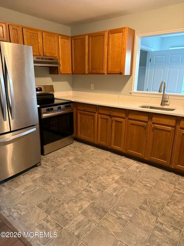 19 Niagara Drive, Toms River, NJ 08753