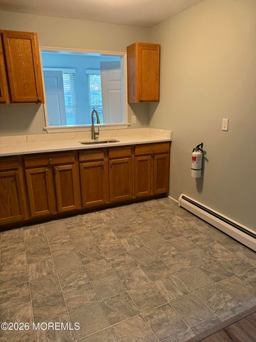 19 Niagara Drive, Toms River, NJ 08753