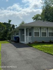 19 Niagara Drive, Toms River, NJ 08753